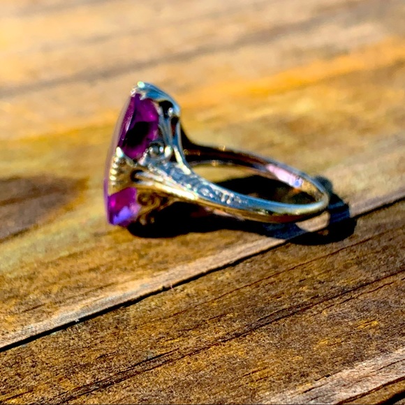 14K Vintage White Gold and Amethyst Ring - Picture 3 of 10